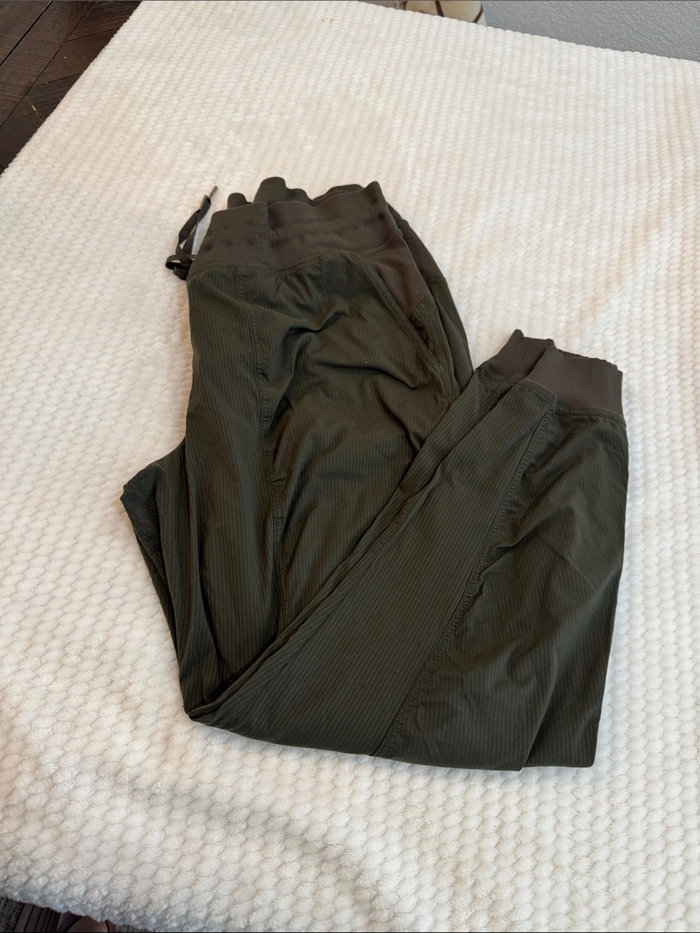lululemon athletica Men's Olive Jogger Pants